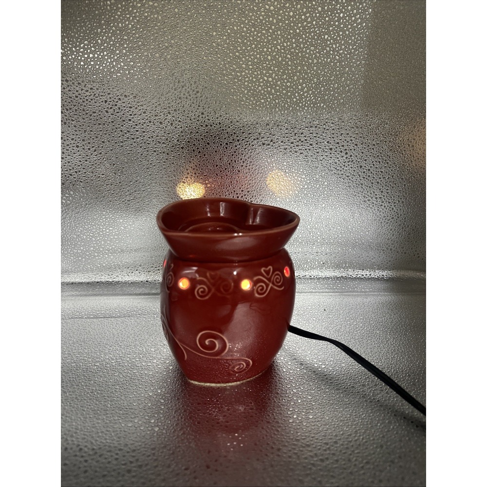 Scentsy Full Size Warmer - Hugs & Kisses Valentine's Red Heart Shaped, RETIRED